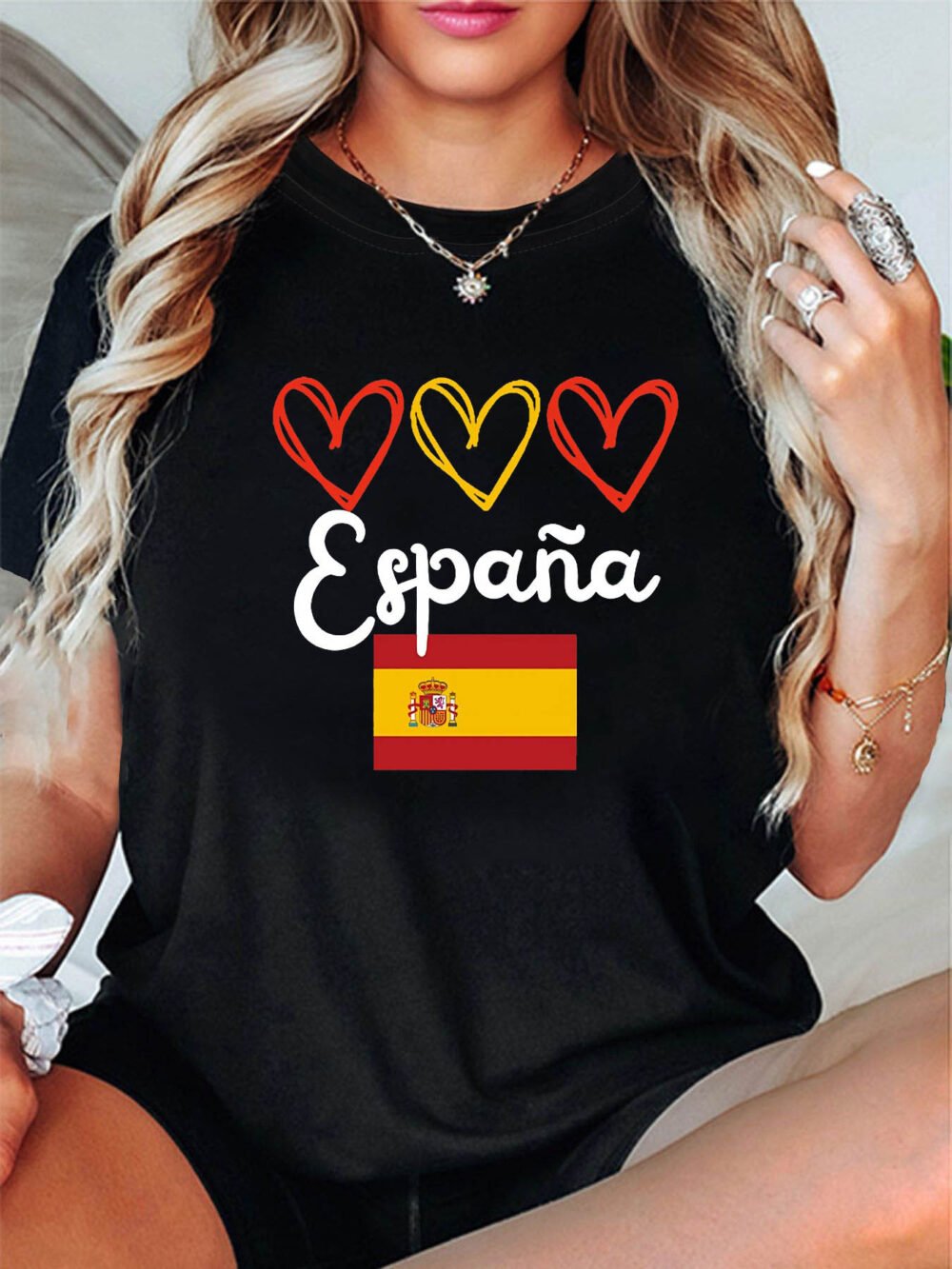 Camiseta de Manga Corta con Cuello Redondo para Mujer con Estampado de Bandera Española y Corazones - Top Elástico Casual para Primavera & Verano, Lavable a Máquina, Moda de Verano, Diseño Divertido, Ajuste Cómodo